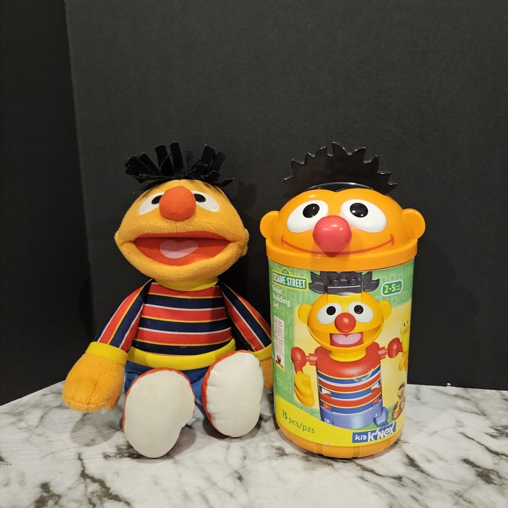 Sesame Street Ernie Figure & Building Set‎ Lot Plush Figure Container